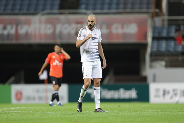 '제주전 멀티골' 성남 뮬리치, K리그1 26라운드 MVP