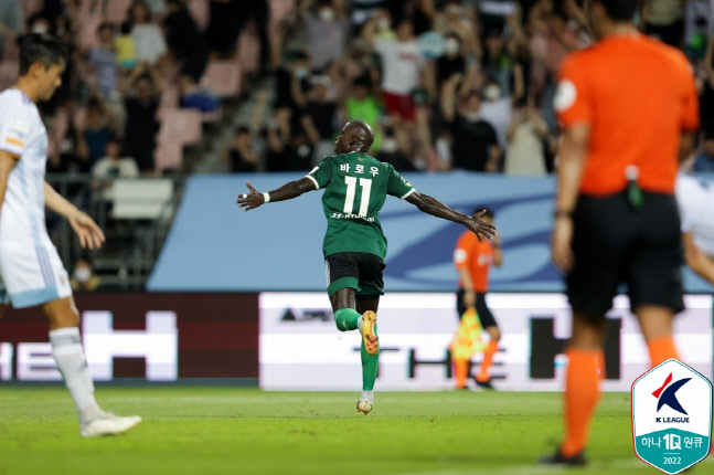 '모친상' 슬픔에도 냉정하게…바로우, 김태환 견제 이겨내고 우승 불씨 살렸다[SS현장]