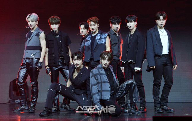 [포토]\'리플레이\' 무대 선보이는 골든차일드