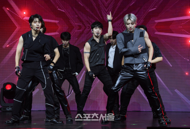 [포토]골든차일드, \'리플레이\' 발표하며 10개월 만에 컴백