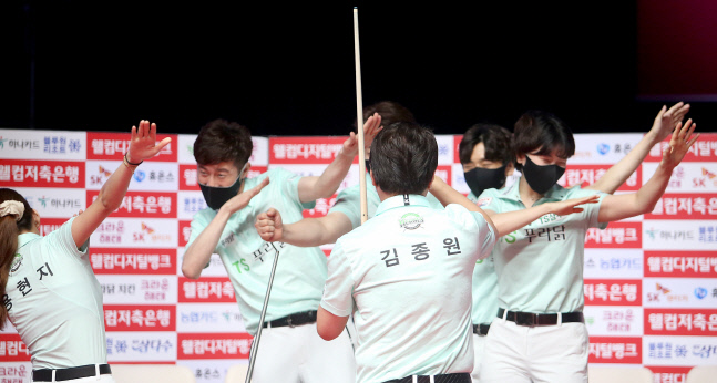 '절대강자 없다'…TS샴푸·푸라닭 개막 3연패 뒤 2연승