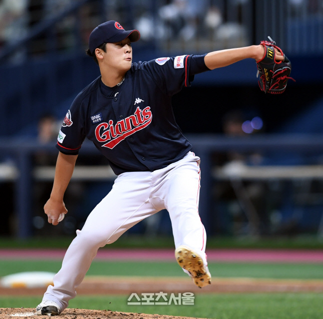 [포토] 역투하는 롯데 이민석