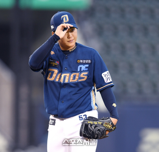 [포토] 허경민 사구에 사과하는 신민혁