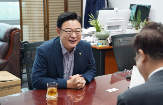 국힘 김성원 "비왔으면" 무개념 발언 "장난끼 많다" 해명까지 여론 부글부글