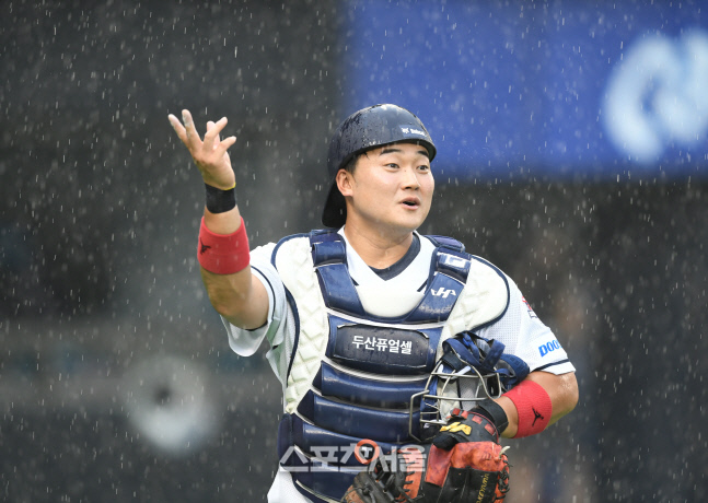 [포토] 안승한 '갑자기 폭우가'