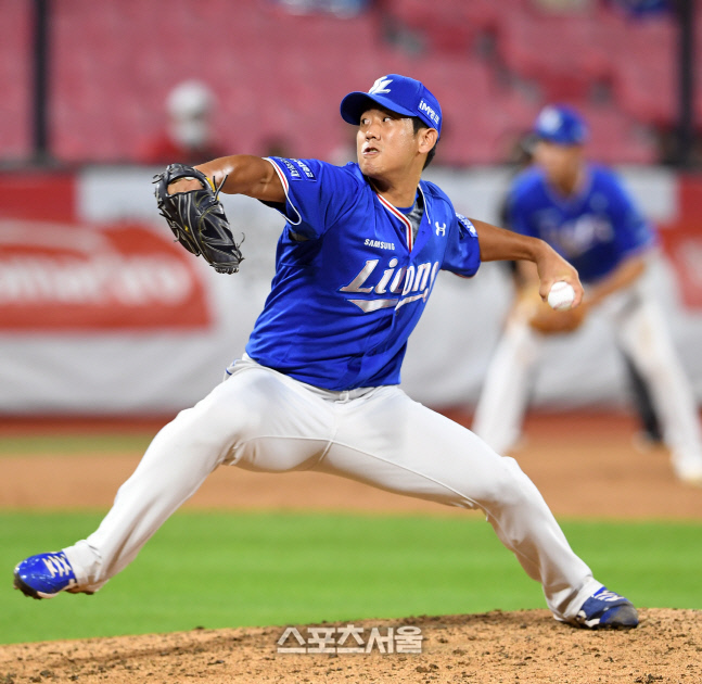 [포토]힘차게 공 뿌리는 삼성 이상민