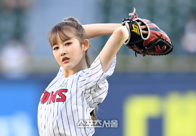 [포토]스테이시 시은, 시구 갑니다!