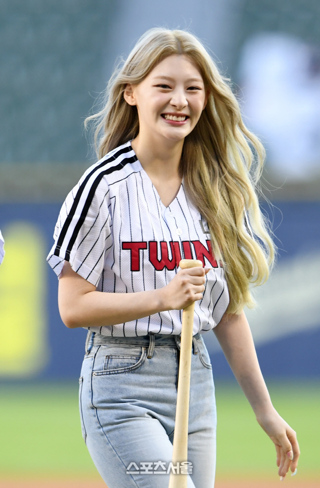 [포토]시타 마친 스테이씨 세은, 환한 미소로