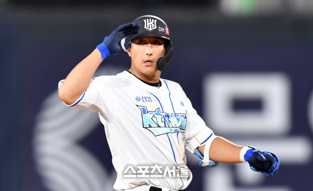 8회초 동점2루타 황재균[포토]