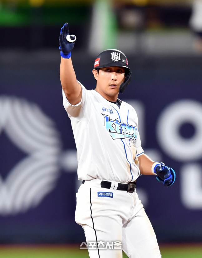 8회초 동점2루타 황재균[포토]