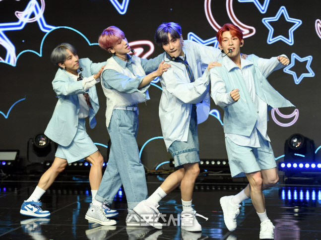 [포토]루미너스, 청량함 가득 '엔진' 무대