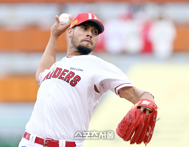 [포토]SSG 폰트, 시즌 14승 도전!