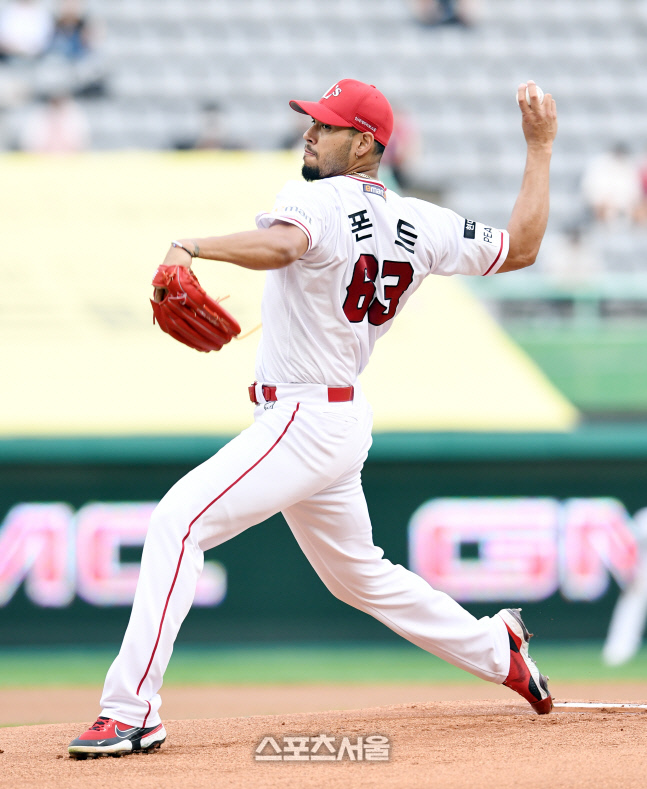 [포토]SSG 선발 폰트의 역투