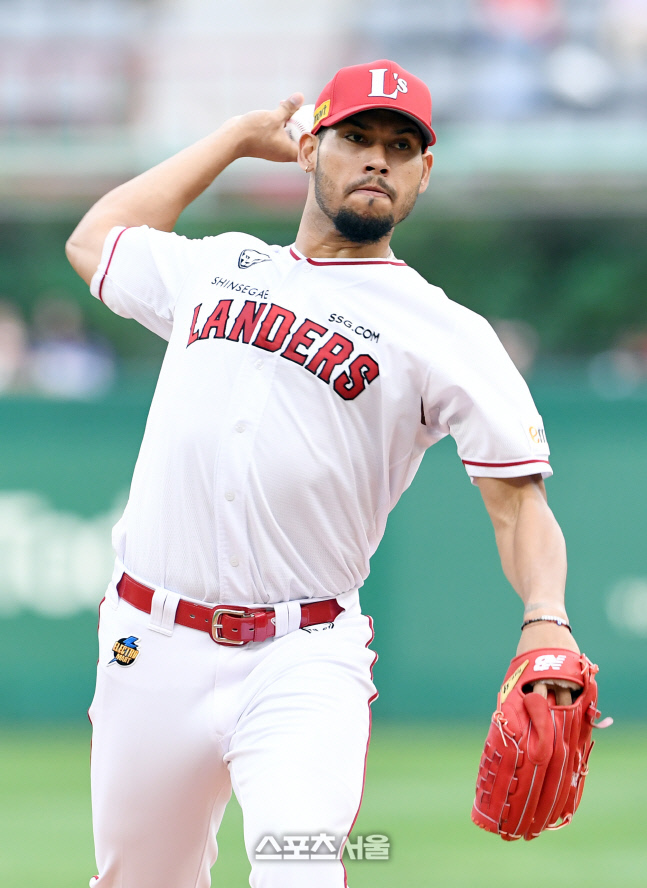 [포토]LG전 선발 등판한 SSG 폰트