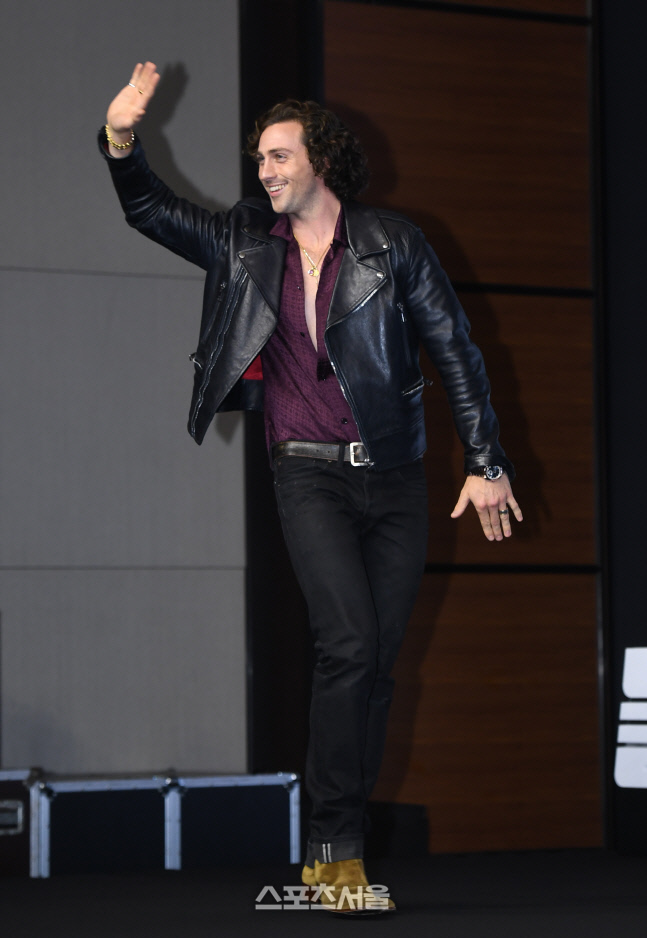 [포토]기자회견 입장하는 애런 테일런 존슨