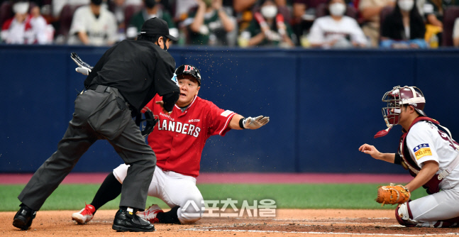 '내가 빠른거 보셨죠?' 세이프 주장 최주환[포토]