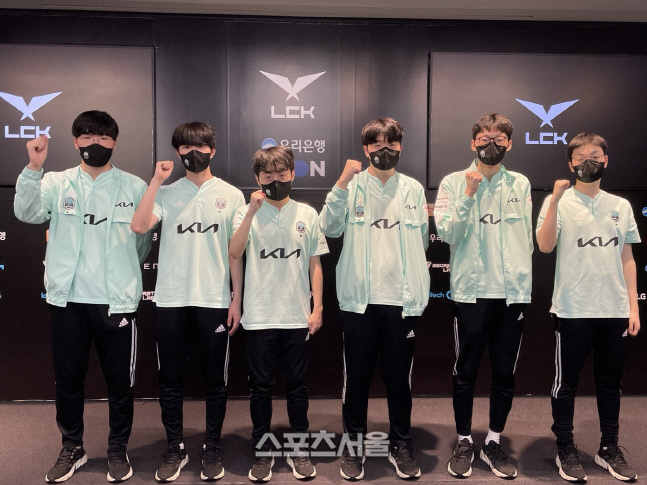 수세→‘너구리’ 투입→반격 담원, T1에 3세트 승리 1-2로 추격[SS종로in]