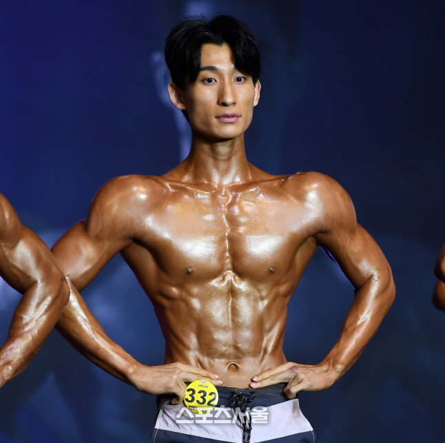 [포토]이찬호, 여심을 저격하는 태평양 같은 가슴! (2022 WNGP 안산)