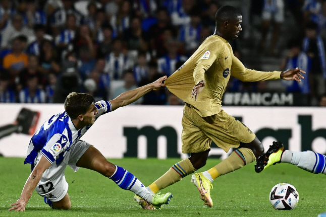 뎀벨레, 경기 중 '팔꿈치 가격 논란'…주심 'NO 카드'에 상대 팀+언론 동시 비판