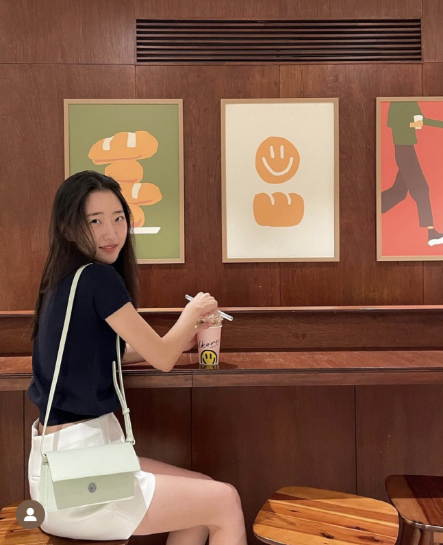 '나는 솔로' 9기 영숙, 협찬 받고 환한 미소…♥광수가 찍어줬나?[★SNS]