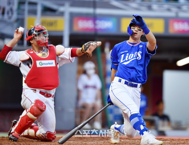 '앗 허공을 갈랐구나' 구자욱[포토]