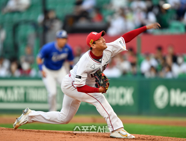 역투펼치는 김광현 [포토]