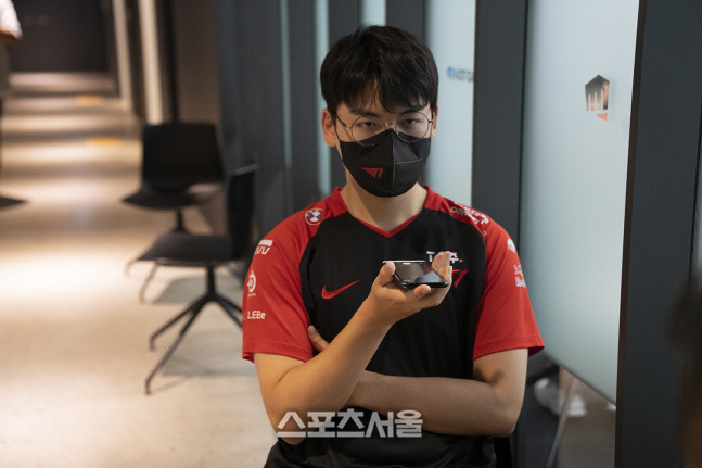 “오만한 젠지, 꼭 이겨 줄게” T1 ‘구마유시’의 여유와 패기[SS스타]