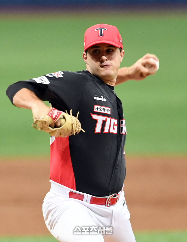 [포토]시즌 2승 도전하는 KIA 선발투수 파노니