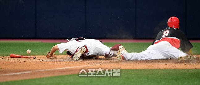 [포토]키움 이지영, 잡을 수가 없어...