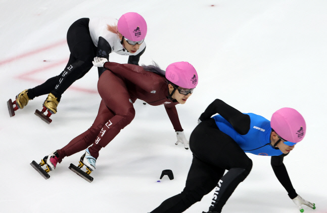 생활체육 빙상대회 3년 만에 재개...차준환 김아랑 팬사인회도