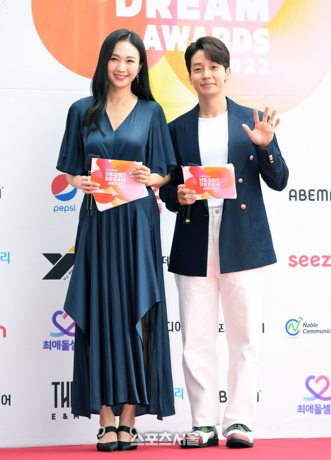 [포토]K 글로벌 하트 드림 어워즈 레드카펫 MC 황인혜와 허경환