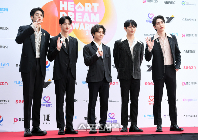 [포토]K 글로벌 하트 드림 어워즈 참석하는 펜타곤