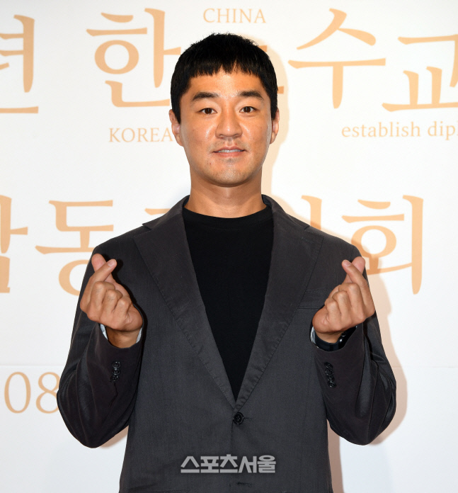아나운서 김동민, 한중수교 합동전시회에 애정을 보내요~~ [포토]