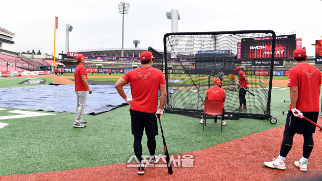 \'영차~~여~~ㅇ엉 차\' 훈련삼매경 김강민[포토]