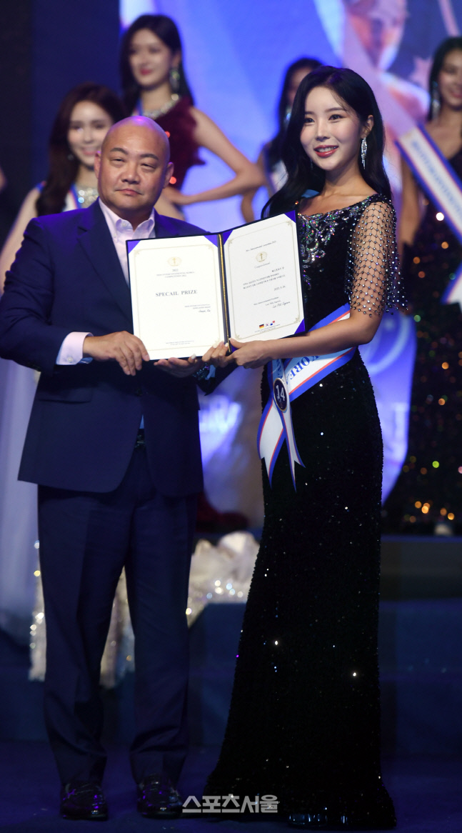 [포토] 김지연, 미스 인터콘티넨탈 베스트포즈상 수상