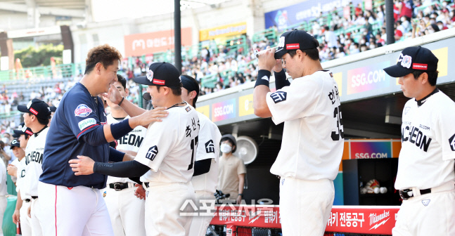 은퇴투어 이대호, 신수야 한번 더 안아보자![포토]