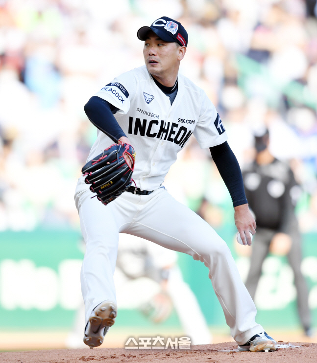 이대호 은퇴투어, 선발나선 김광현[포토]