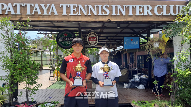 추문수, '코트 좀비' 김진웅 꺾고 우승 감격...여자는 문혜경 정상 [파타야 국제정구]