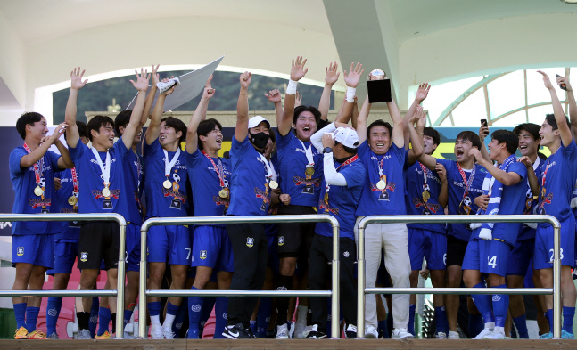 '안정환 시대' 이후 25년 만…하석주의 아주대, 추계연맹전 우승 [SS현장]