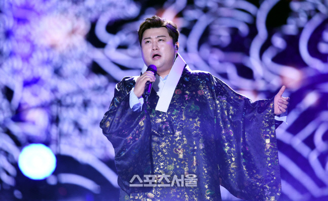 [포토] 김호중, 추석특집 쇼 녹화... 첫 TV 단독 쇼