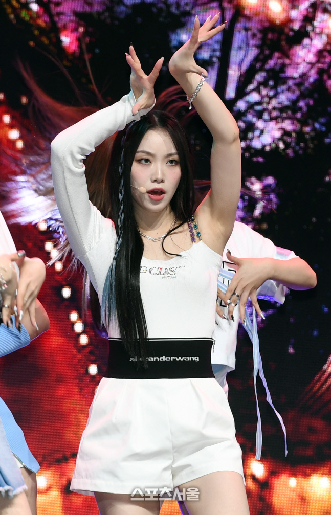 [포토]빌리의 수현, 아름다운 손짓으로