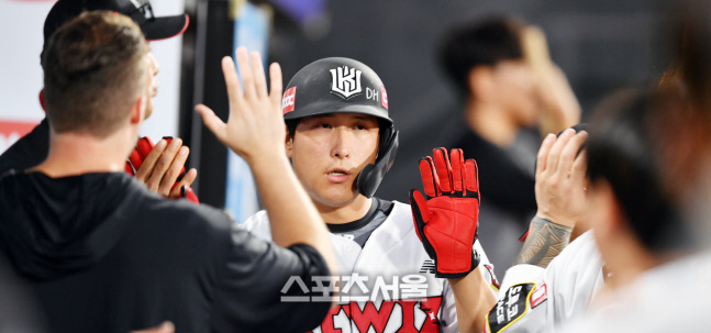 2회말 동점득점 황재균[포토]