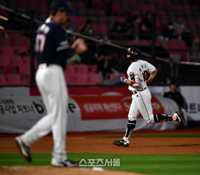 '어둠속 질주' 2점홈런 황재균[포토]