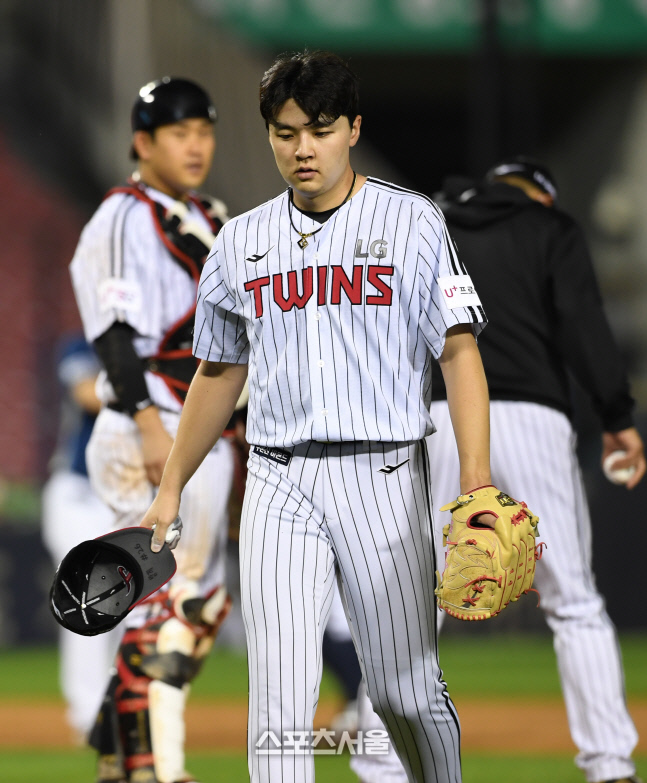 [포토]LG 이민호, NC전 3.2이닝 3실점 강판