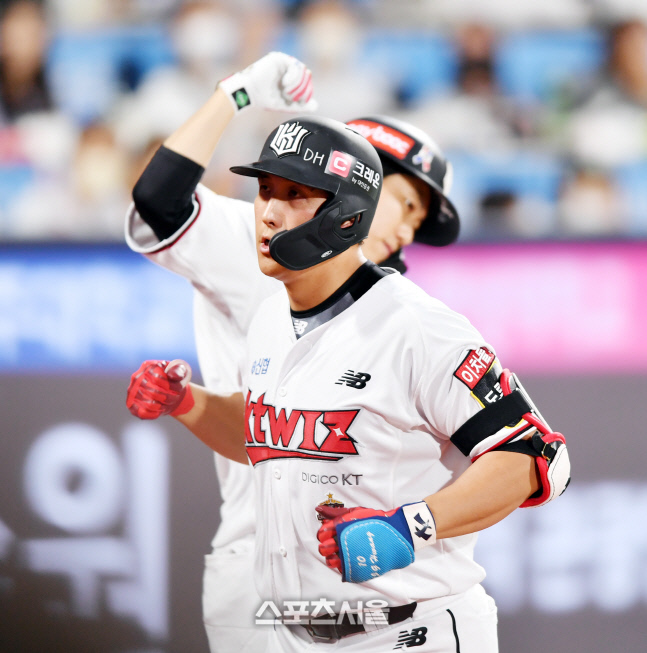 '4-1 만드는' 2점홈런 황재균[포토]