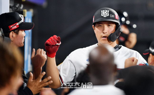 '이강철 감독 미소짓게 만드는' 2점홈런 황재균[포토]