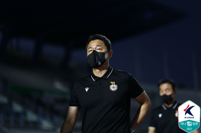 서울E에 일격 당한 이민성 감독 "완패라 할 말이 없다"[현장인터뷰]