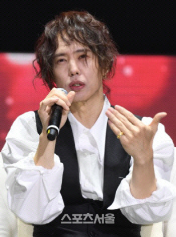 양준일, 이번엔 표절 의혹…끝없는 구설수