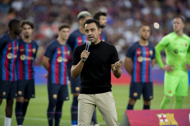 30분 동안 기자회견…사비 감독 "여름 이적시장, 불만은 없다"