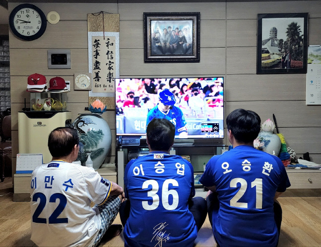 220902_이만수01_3대 유니폼